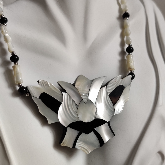 Vintage Lee Sands Lotus Flower Mother of Pearl Necklace - Picture 3 of 11